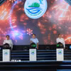 Ông Lê Tiến Châu, Bí thư Thành ủy Hải Phòng (giữa) cùng các lãnh đạo thành phố Hải Phòng và đặc khu Cát Hải thực hiện nghi thức khai mạc du lịch Cát Bà năm 2026. (Ảnh: Minh Thu/TTXVN)