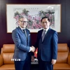 Phó Thủ tướng, Bộ trưởng Bộ ngoại giao Bùi Thanh Sơn (phải) gặp Bộ trưởng Ngoại giao Lào Thongsavanh Phomvihane. (Ảnh: TTXVN phát)