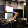 Giao dịch viên tại sàn chứng khoán New York, Mỹ. (Ảnh: THX/TTXVN)