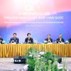 Thủ tướng Lê Minh Hưng và Tổng thống Hàn Quốc Lee Jae Myung dự Tọa đàm bàn tròn với doanh nghiệp Việt Nam và Hàn Quốc. (Ảnh: Dương Giang/TTXVN)
