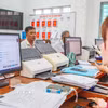 Người dân Tây Ninh thực hiện các thủ tục hành chính trên môi trường số, góp phần nâng cao hiệu quả cải cách hành chính. (Ảnh: Giang Phương/TTXVN)
