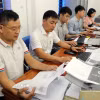 Các cán bộ xã cập nhật dữ liệu, bổ sung thông về cơ sở dữ liệu đất đai của xã. (Ảnh minh họa. Mạnh Tú/TTXVN)
