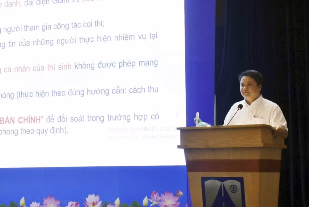 vna-potal-ha-noi-hoi-nghi-huong-dan-coi-thi-ky-thi-tuyen-sinh-vao-lop-10-8070374.jpg