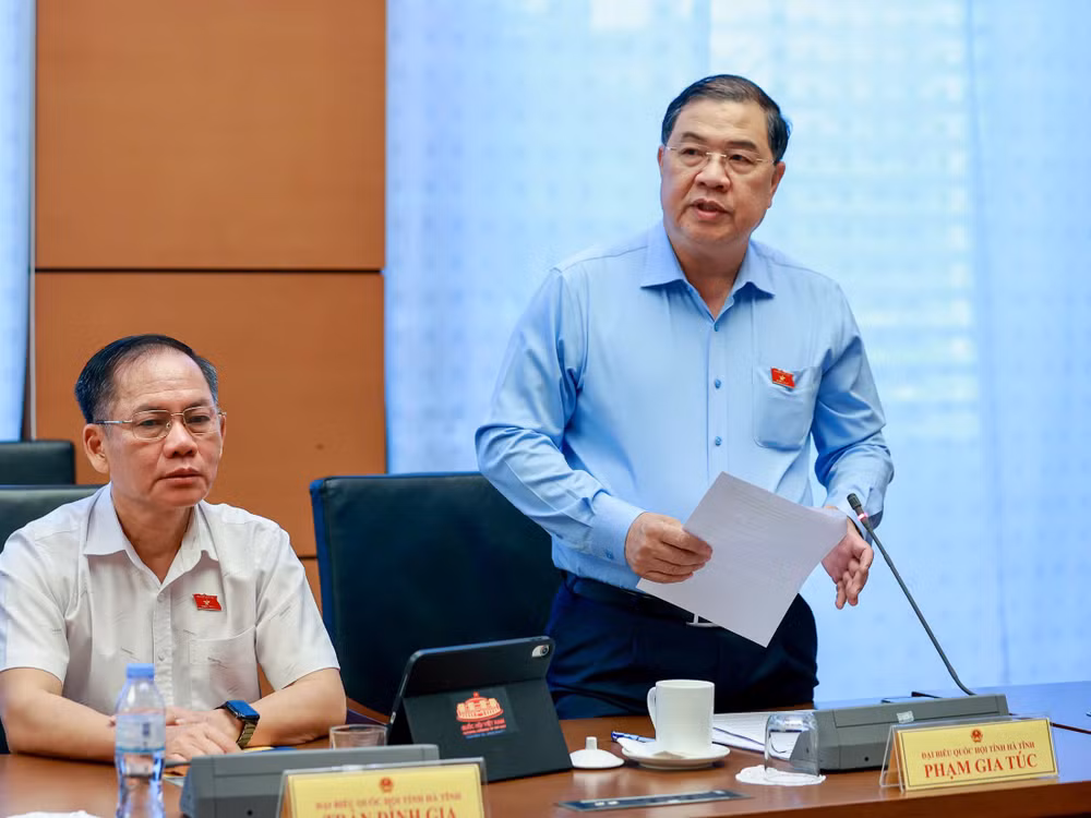 ptt-pham-gia-tuc.jpg