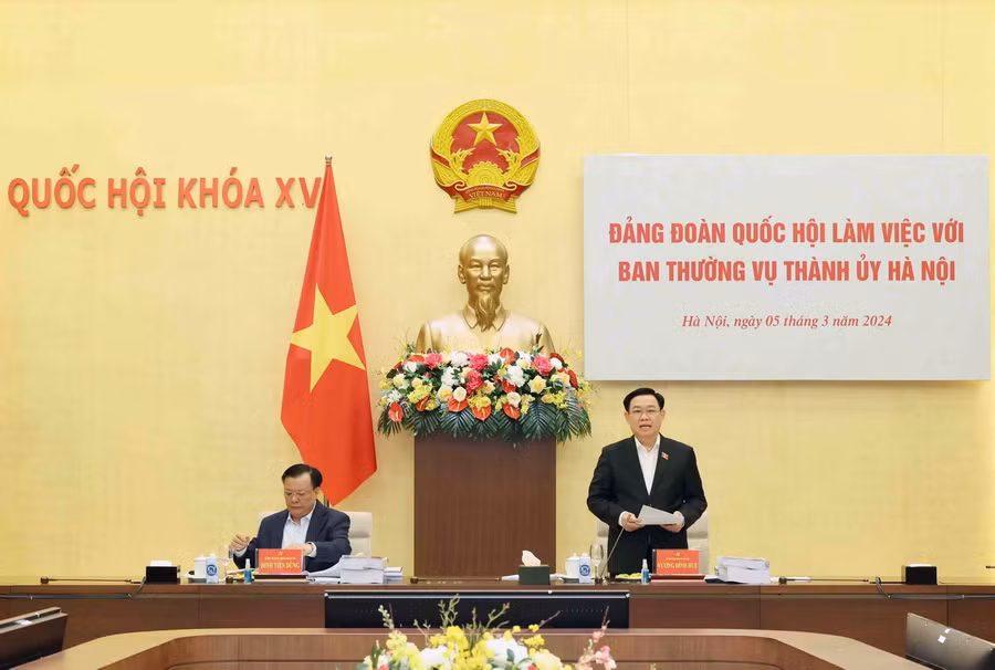 Chủ tịch Quốc hội Vương Đình Huệ phát biểu chỉ đạo buổi làm việc. (Ảnh: Nhan Sáng/TTXVN)