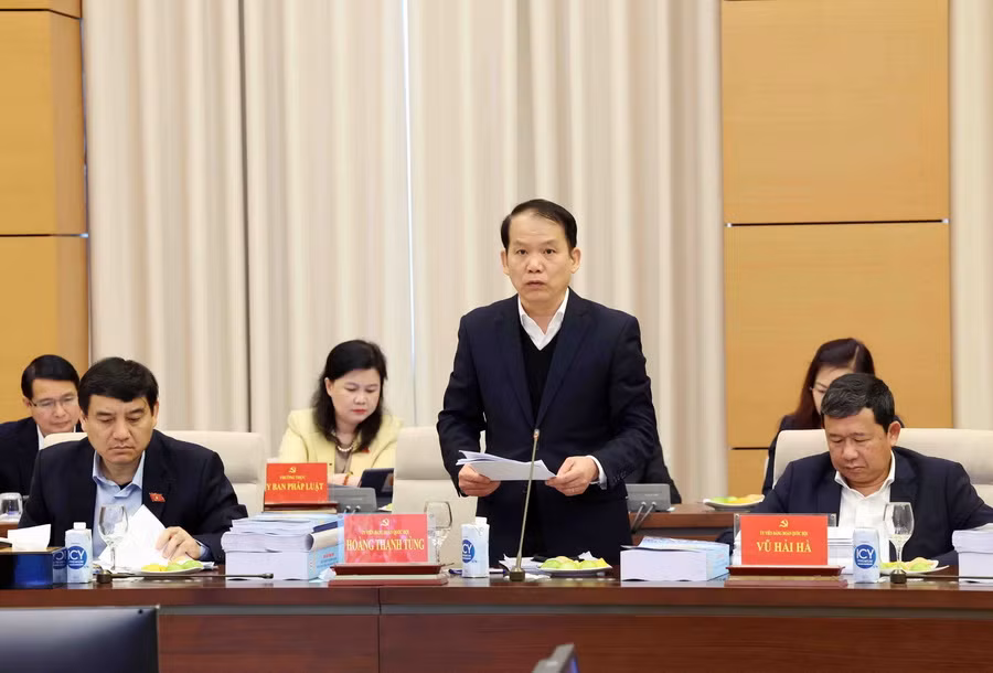 Chủ nhiệm Uỷ ban Pháp luật của Quốc hội Hoàng Thanh Tùng phát biểu ý kiến. (Ảnh: Nhan Sáng/TTXVN)