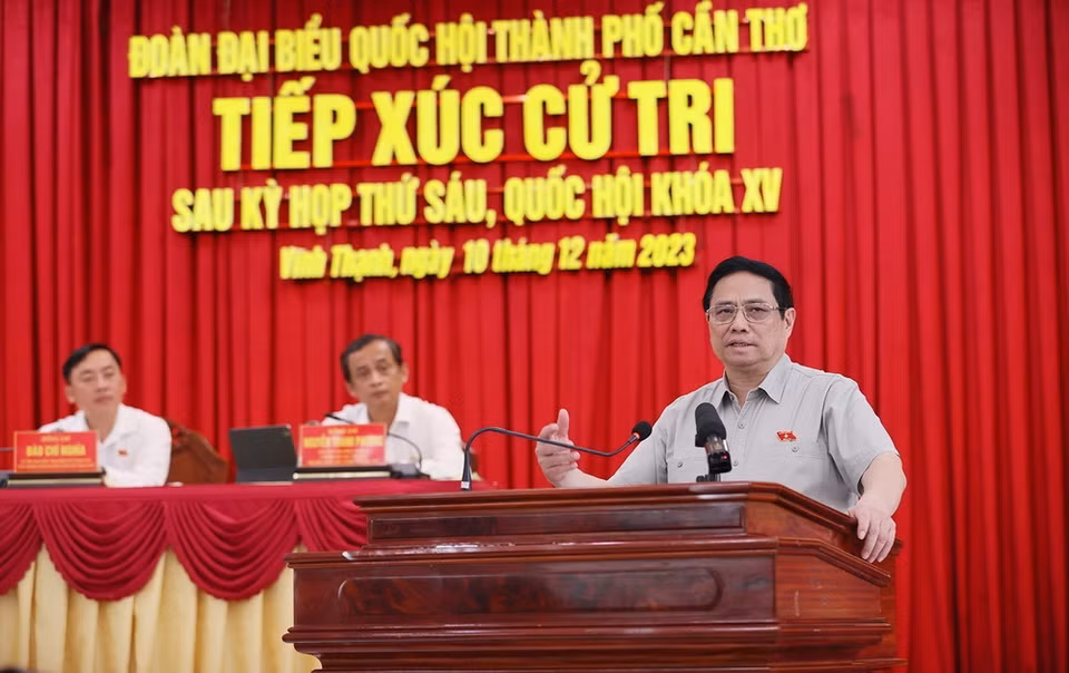 Thủ tướng Phạm Minh Chính phát biểu tại buổi tiếp xúc cử tri huyện Vĩnh Thạnh, Cần Thơ. (Ảnh: Dương Giang/TTXVN)