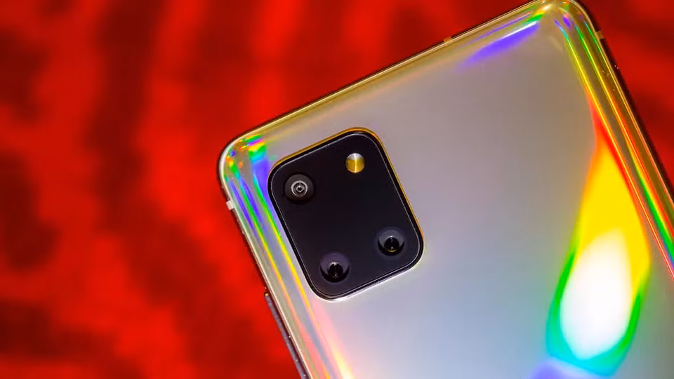 Galaxy Note 10 Lite - phiên bản rút gọn của mẫu điện thoại hàng đầu Note 10 của Samsung. (Ảnh: Cnet)