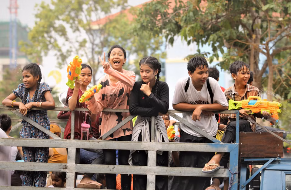 Trẻ em Campuchia với nét đẹp hồn nhiên trong những ngày vui Tết cổ truyền năm 2023 trong khuôn khổ sự kiện Sangkran Wat Phnom. (Ảnh: Huỳnh Thảo/TTXVN)