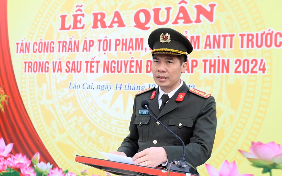 Đại tá Cao Minh Huyền, Giám đốc Công an tỉnh Lào Cai, giao nhiệm vụ cho lực lượng Công an tỉnh. (Ảnh: Quốc Khánh/TTXVN)