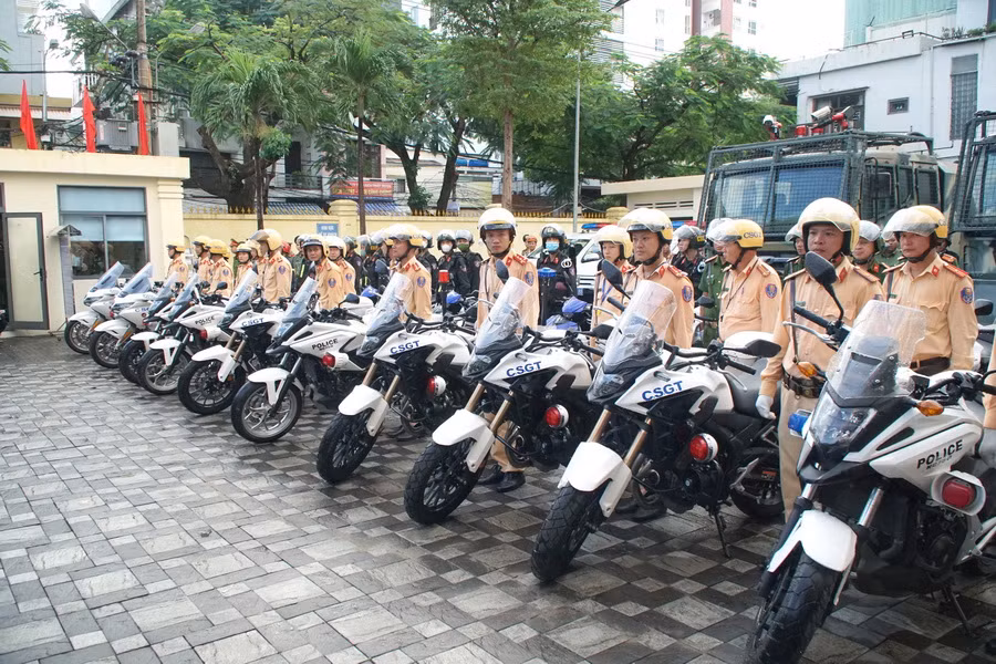 Lực lượng Công an thành phố Đà Nẵng tại lễ ra quân. (Ảnh: Quốc Dũng/TTXVN)