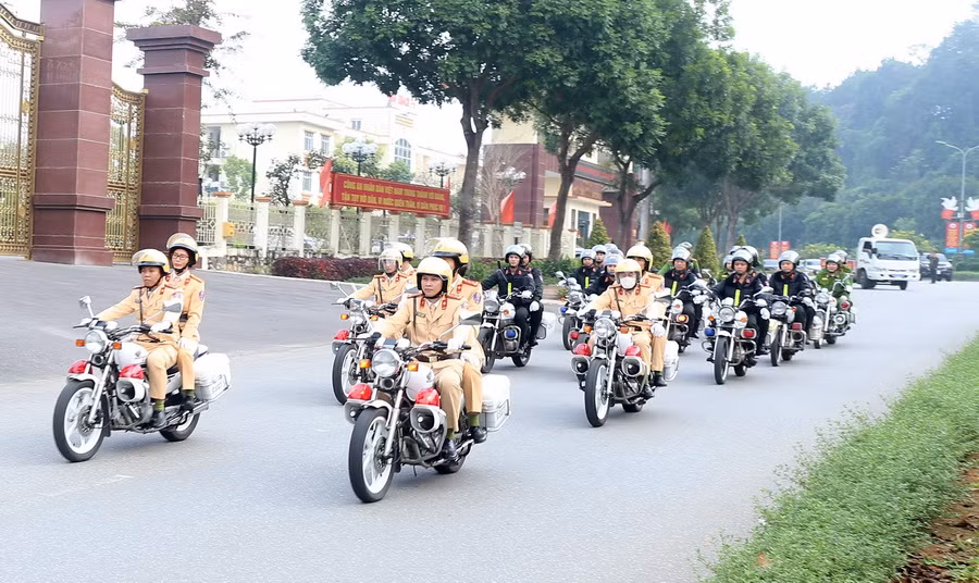 Công an tỉnh Lào Cai ra quân thực hiện cao điểm tấn công trấn áp tội phạm. (Ảnh: Quốc Khánh/TTXVN)