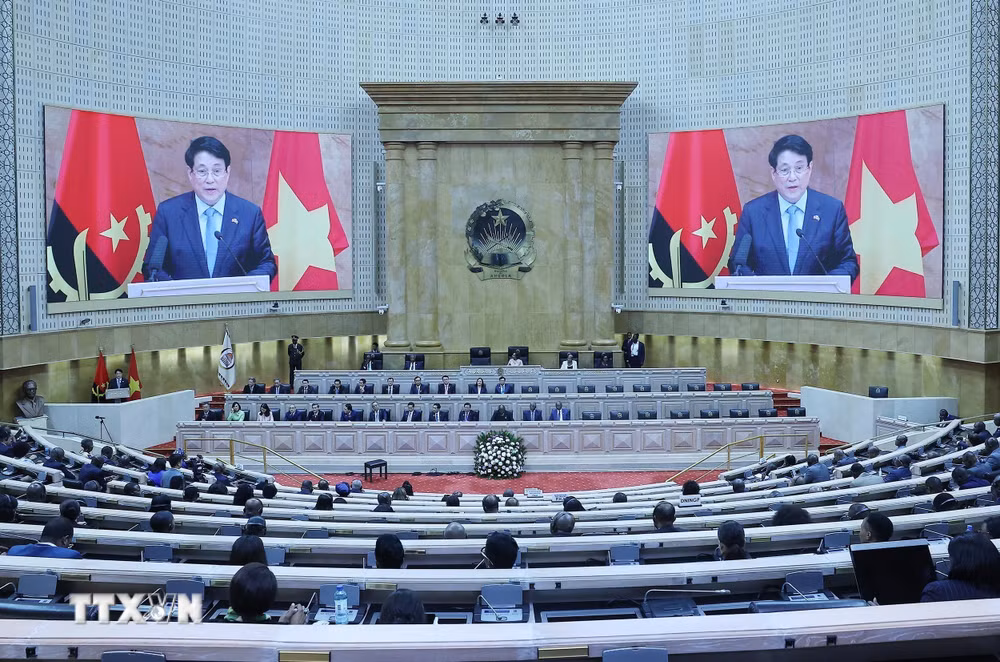 ttxvn-vchu-tich-nuoc-luong-cuong-phat-bieu-chinh-sach-tai-quoc-hoi-angola-8197131-1.jpg