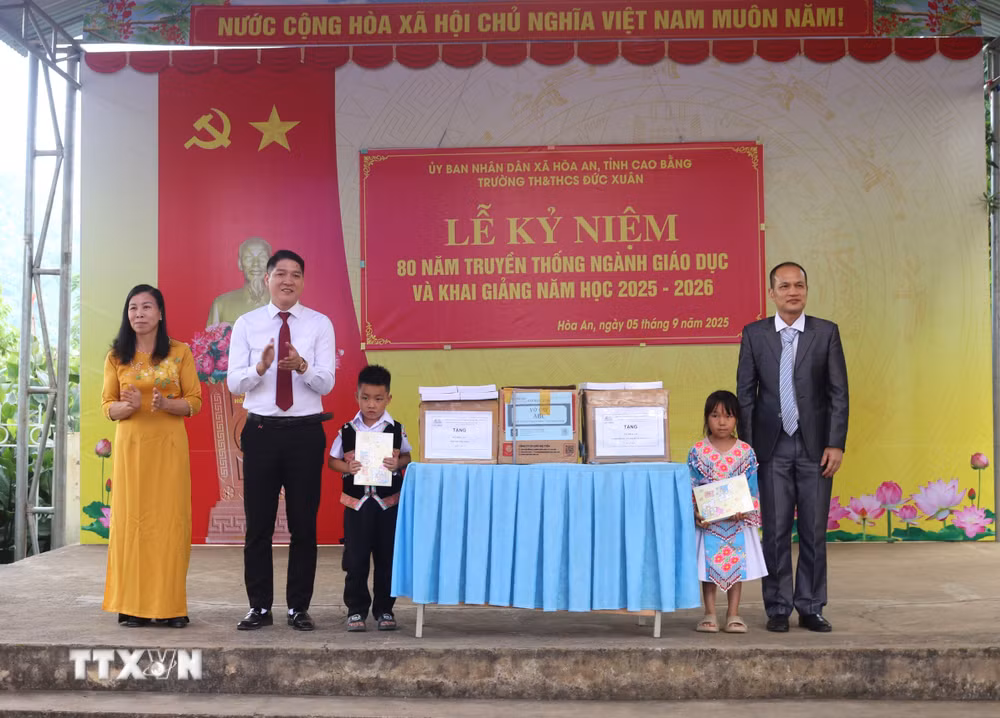ttxvn-le-khai-giang-dac-biet-nam-hoc-moi-2025-2026-o-cao-bang-8258162-4.jpg