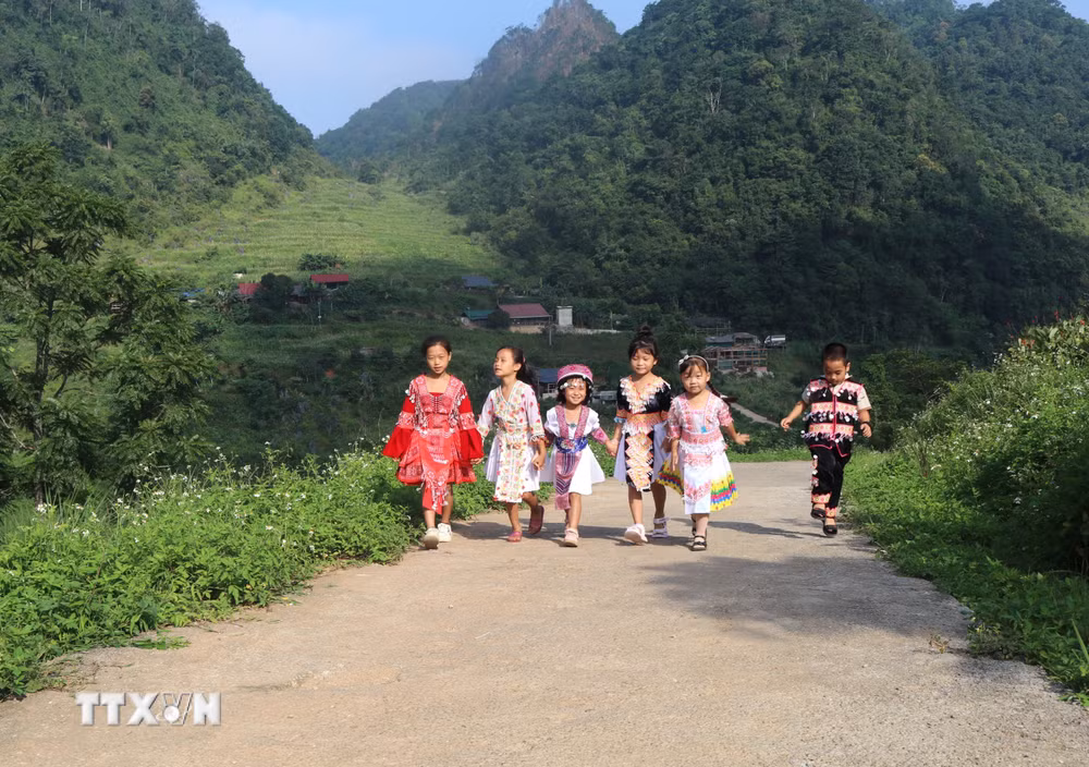 ttxvn-le-khai-giang-dac-biet-nam-hoc-moi-2025-2026-o-cao-bang-8258162-5.jpg