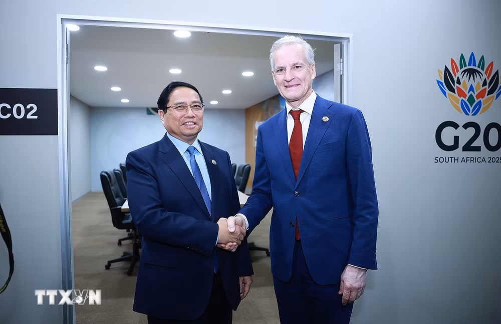 ttxvn-thu-tuong-pham-minh-chinh-gap-thu-tuong-na-uy-jonas-gahr-store-8427966-2.jpg