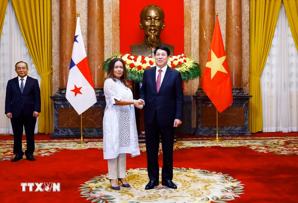 ttxvn-chu-tich-nuoc-luong-cuong-tiep-dai-su-panama-nubiela-yanarith-ayala-modes-den-trinh-quoc-thu-1.jpg
