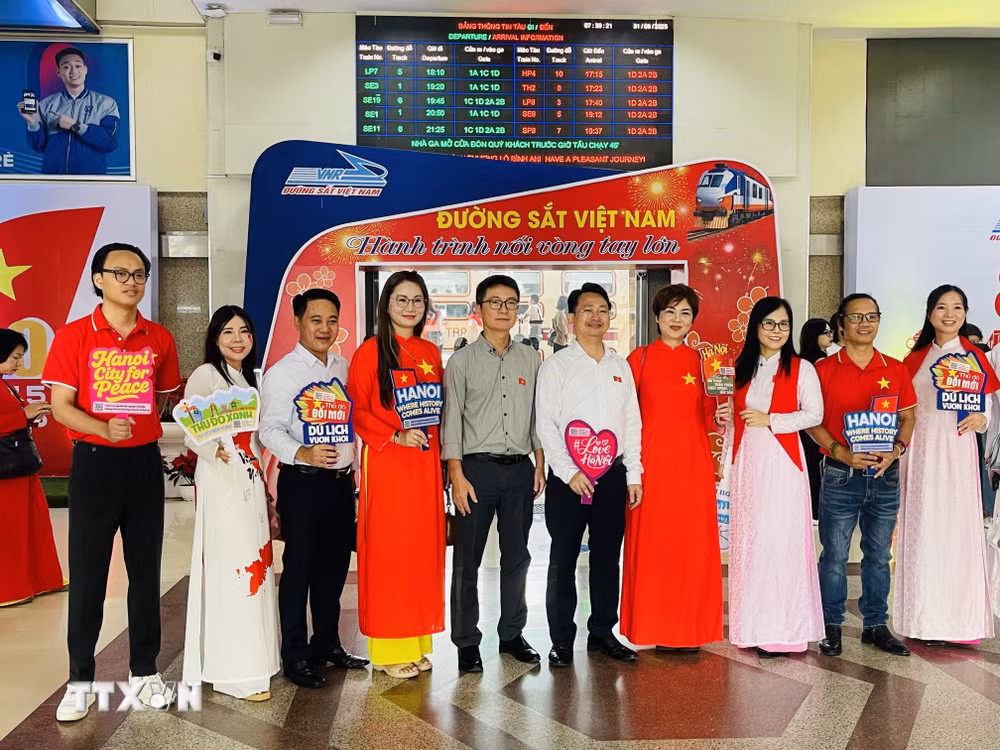 ttxvn-du-lich-tau-hoa-ha-noi-bac-ninh-hanh-trinh-ket-noi-di-san-quang-ba-van-hoa-vung-kinh-bac-8246897-2.jpg