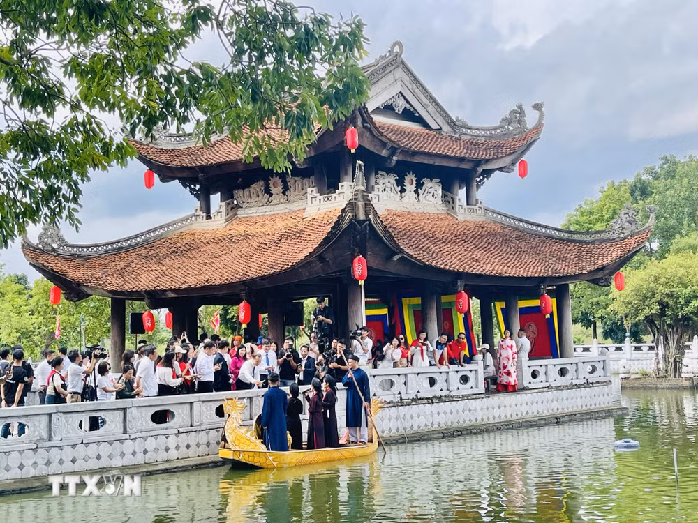 ttxvn-du-lich-tau-hoa-ha-noi-bac-ninh-hanh-trinh-ket-noi-di-san-quang-ba-van-hoa-vung-kinh-bac-8246897-4.jpg