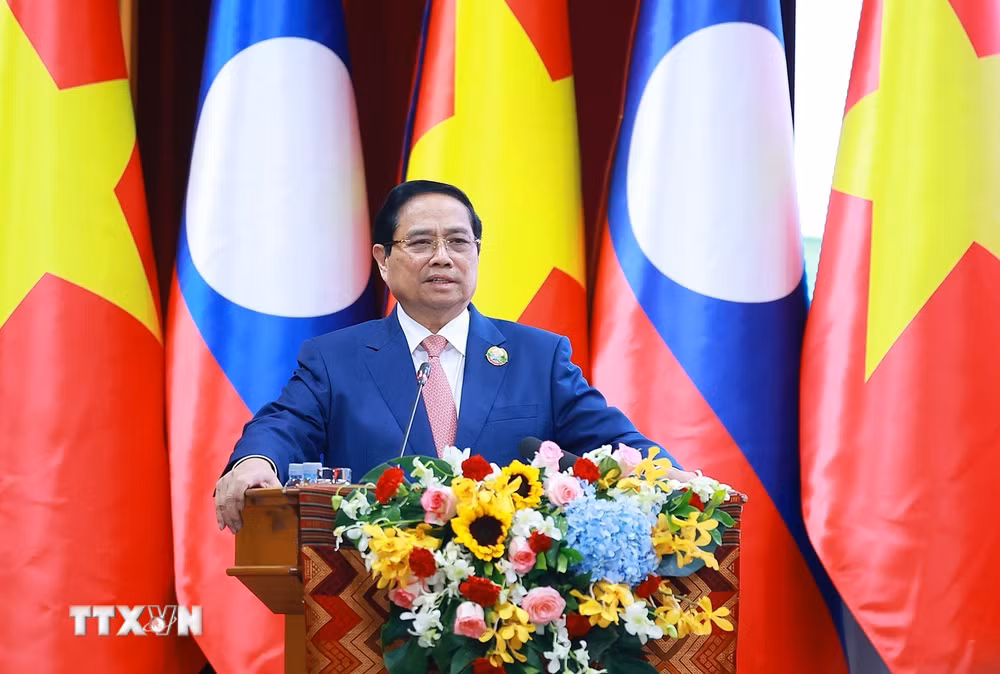 ttxvn-thu-tuong-va-thu-tuong-lao-tham-du-tri-hoi-nghi-xuc-tien-dau-tu-viet-nam-lao-nam-2025-8448785-1.jpg