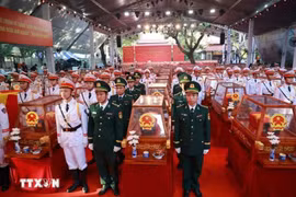 Hàng nghìn người dân xúc động tiễn đưa 731 Anh hùng liệt sĩ về Nghĩa trang liệt sĩ Thành phố Hồ Chí Minh
