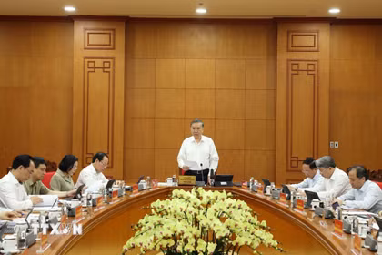 Tổng Bí thư, Chủ tịch nước Tô Lâm chủ trì cuộc làm việc với các cơ quan liên quan về đánh giá kết quả 1 năm triển khai thực hiện Nghị quyết số 71-NQ/ TW ngày 22/8/2025 của Bộ Chính trị về đột phá phát triển giáo dục và đào tạo. (Ảnh: Thống Nhất/TTXVN)