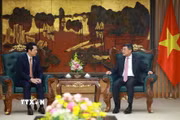 Thủ tướng Lê Minh Hưng tiếp Bộ trưởng Bộ Thanh tra Campuchia Sok Soken. (Ảnh: Dương Giang/TTXVN)