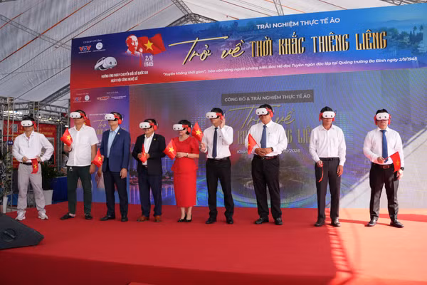 Người dân 'xứ trầm biển yến' trở về thời khắc lịch sử 2/9/1945 bằng công nghệ