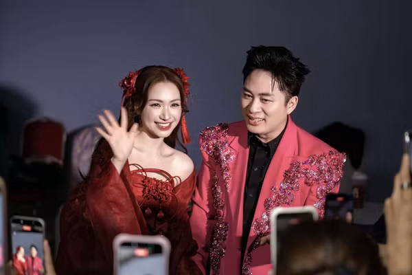 Tùng Dương rủ Hòa Minzy làm mới ‘Bắc Bling’ trong concert 'Bay về phía Mặt Trời"