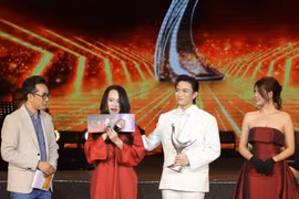 Fan ruột Soobin Hoàng Sơn “chơi lớn” chi 1 tỷ đồng đấu giá cúp tại Giải thưởng Cống hiến 2026