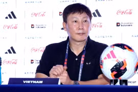 Huấn luyện viên Kim Sang Sik xin lỗi, nhận trách nhiệm sau trận thua Thái Lan