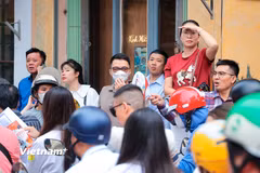 Điểm tựa vững chắc của sỹ tử và những ánh mắt ngóng trông ngoài cổng trường