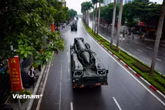 Dàn khí tài 'khủng' trên đường tập kết về khu vực diễu binh, diễu hành