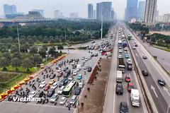 Giao thông Hà Nội 'dễ thở' bất ngờ trong ngày làm việc đầu tiên sau kỳ nghỉ Lễ
