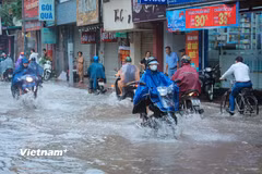 Cảnh báo mưa dông kèm lốc sét ở Hà Nội, lũ quét, sạt lở tại 6 tỉnh, thành phố