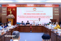 Ủy ban Trung ương Mặt trận Tổ quốc Việt Nam phối hợp với Bộ Dân tộc và Tôn giáo tổ chức Hội nghị phản biện xã hội đối với dự thảo Nghị định quy định chi tiết một số điều và biện pháp để tổ chức, hướng dẫn thi hành Luật Tín ngưỡng, tôn giáo. (Ảnh: PV/Vietnam+)