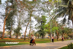 Người dân Thủ đô phấn khởi khi các công viên dỡ rào, tạo không gian mở 