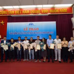 Các tác giả nhận giải ba. (Nguồn: PV/Vietnam+)