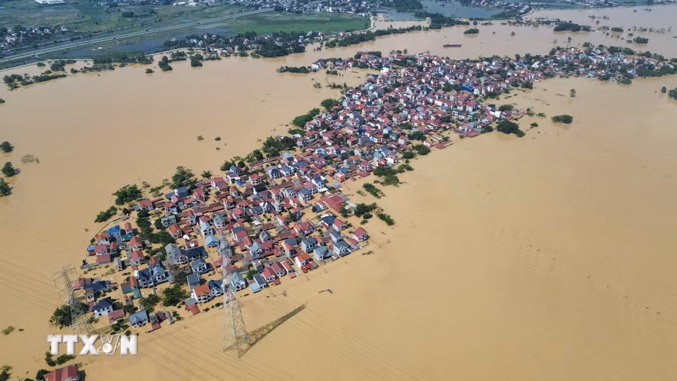 Thôn Đa Hội, Xã Hợp Thịnh, Bắc Ninh chìm trong biển nước. (Ảnh: Trần Việt/TTXVN)