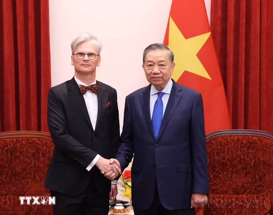Tổng Bí thư, Chủ tịch nước Tô Lâm tiếp Đại sứ Vương quốc Bỉ Pieter Leenknegt đến trình Quốc thư, chính thức bắt đầu nhiệm kỳ công tác tại Việt Nam (Hà Nội, 3/10/2026). (Ảnh: Thống Nhất/TTXVN)