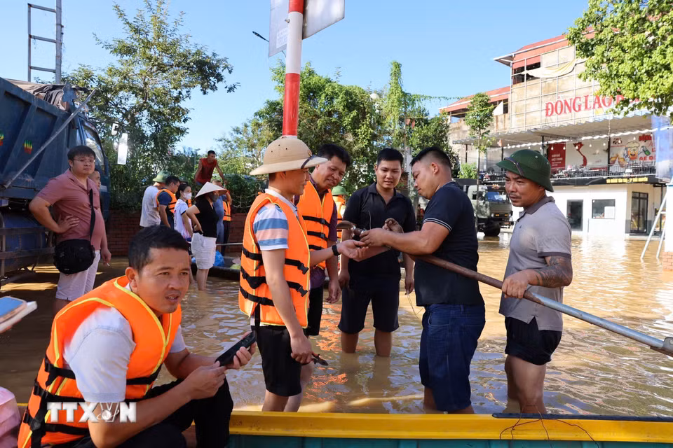 Lực lượng cứu trợ cùng hàng hóa từ khắp mọi nơi tập trung về Thái Nguyên. (Ảnh: Nhật Anh/TTXVN)