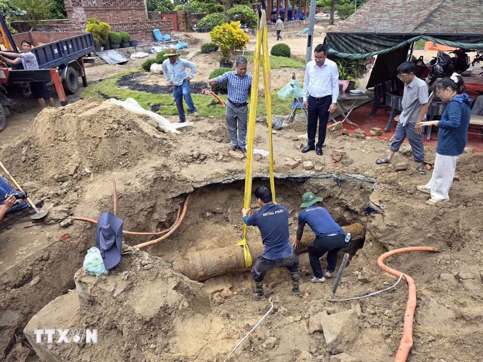 Hiện trường Súng thần công được phát lộ. (Ảnh: Trần Lê Lâm/TTXVN)