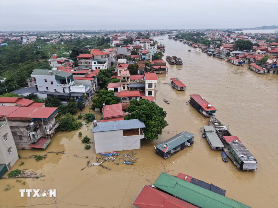 Nước sông dâng cao ngập nhà dân gần 2m. (Ảnh: Thanh Thương/TTXVN)
