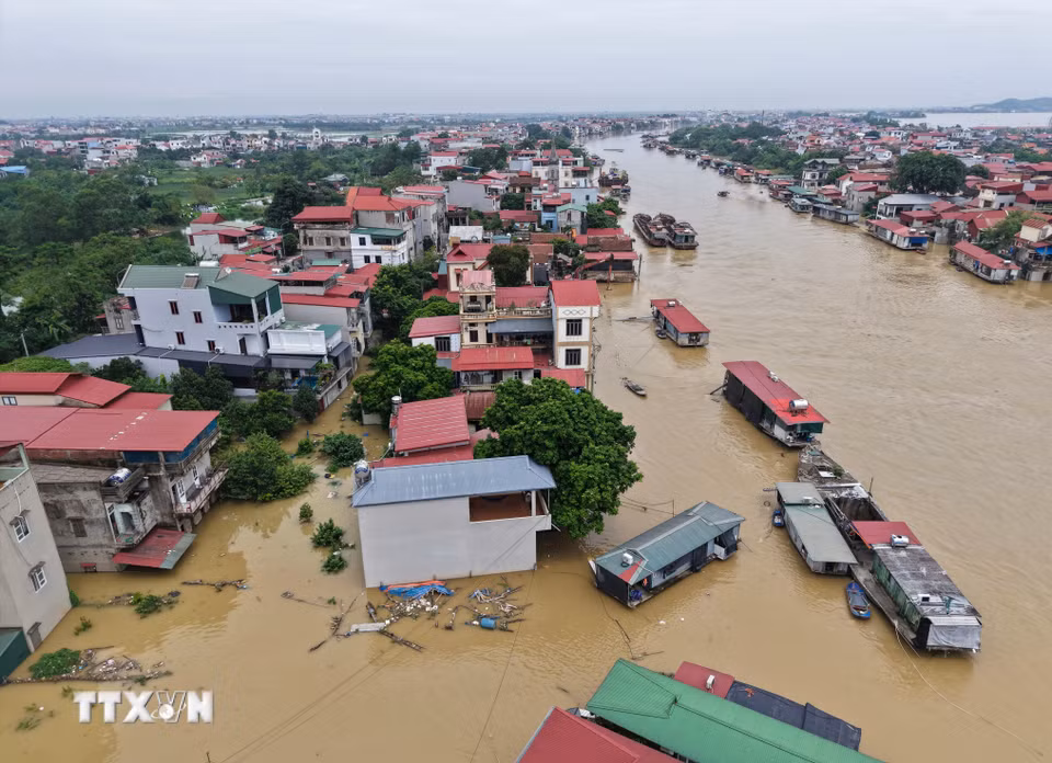 Nước sông dâng cao ngập nhà dân gần 2m. (Ảnh: Thanh Thương/TTXVN)
