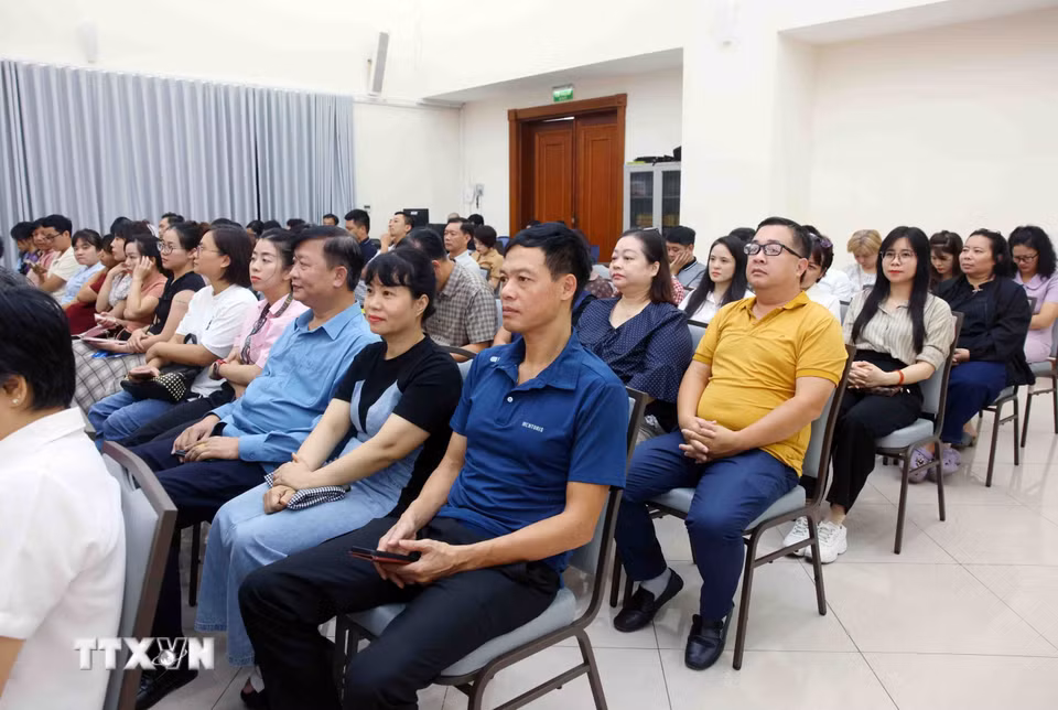 Đảng viên thuộc Đảng bộ Thông tấn xã Việt Nam tham dự Hội nghị trực tuyến tại điểm cầu trụ sở Thông tấn Quốc gia (5 Lý Thường Kiệt, Hà Nội). (Ảnh: Phạm Kiên/TTXVN)