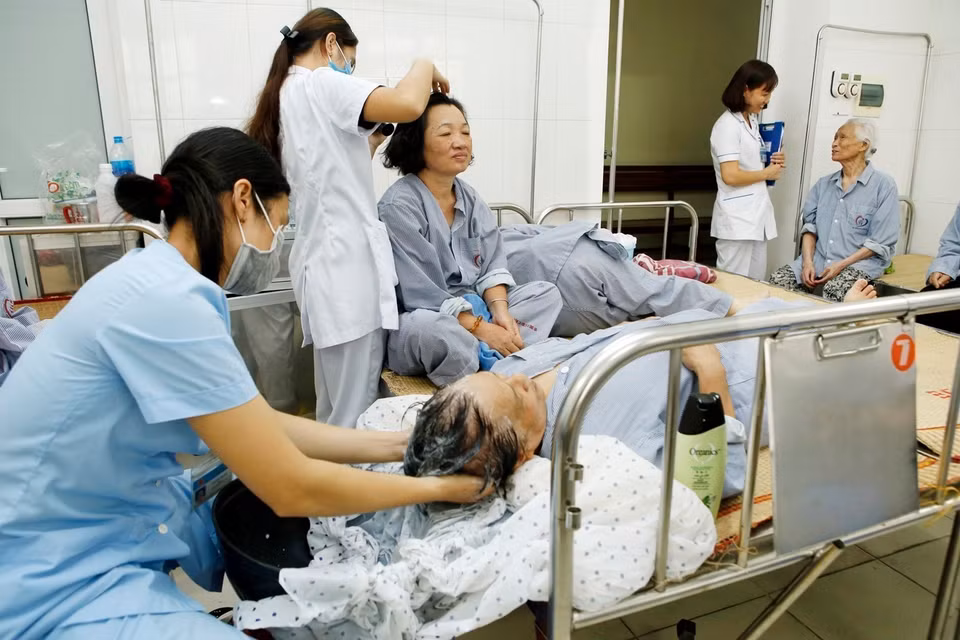 Người cao tuổi tham gia chuỗi sự kiện hoạt động chăm sóc sức khỏe tại Bệnh viện Đa khoa Đống Đa Hà Nội nhân “Tháng hành động vì nguời cao tuổi” năm 2019 . (Ảnh: Dương Ngọc/TTXVN)