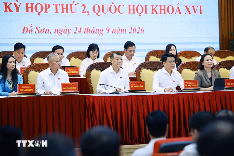 Thủ tướng Lê Minh Hưng và Đoàn đại biểu Quốc hội thành phố Hải Phòng tiếp xúc cử tri thành phố trước Kỳ họp thứ hai Quốc hội khoá XVI. (Ảnh: Dương Giang/TTXVN)
