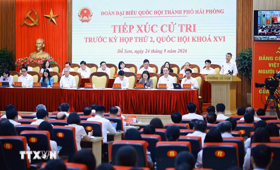 Thủ tướng Lê Minh Hưng phát biểu tại buổi tiếp xúc cử tri thành phố Hải Phòng trước Kỳ họp thứ hai Quốc hội khoá XVI. (Ảnh: Dương Giang/TTXVN)
