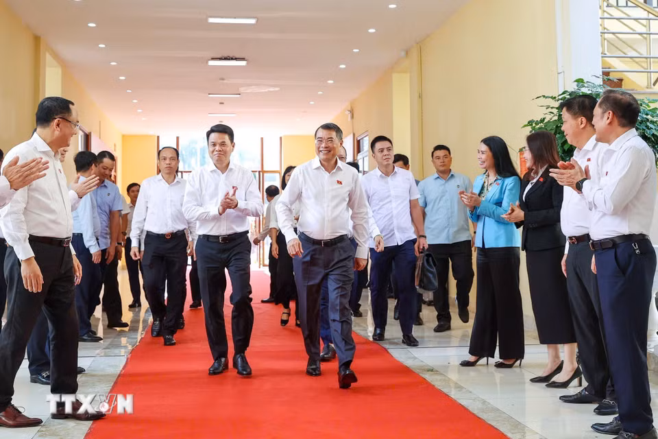 Thủ tướng Lê Minh Hưng tiếp xúc cử tri thành phố Hải Phòng trước Kỳ họp thứ hai Quốc hội khoá XVI. (Ảnh: Dương Giang/TTXVN)
