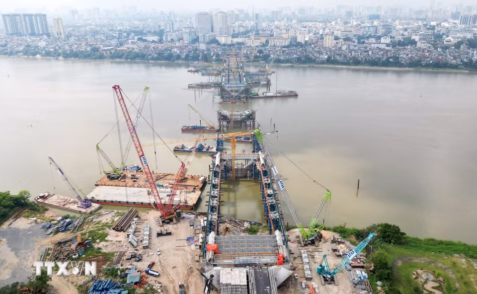 Cầu Trần Hưng Đạo dần thành hình sau hơn 1 năm khởi công. (Ảnh: Quốc Khánh/TTXVN)